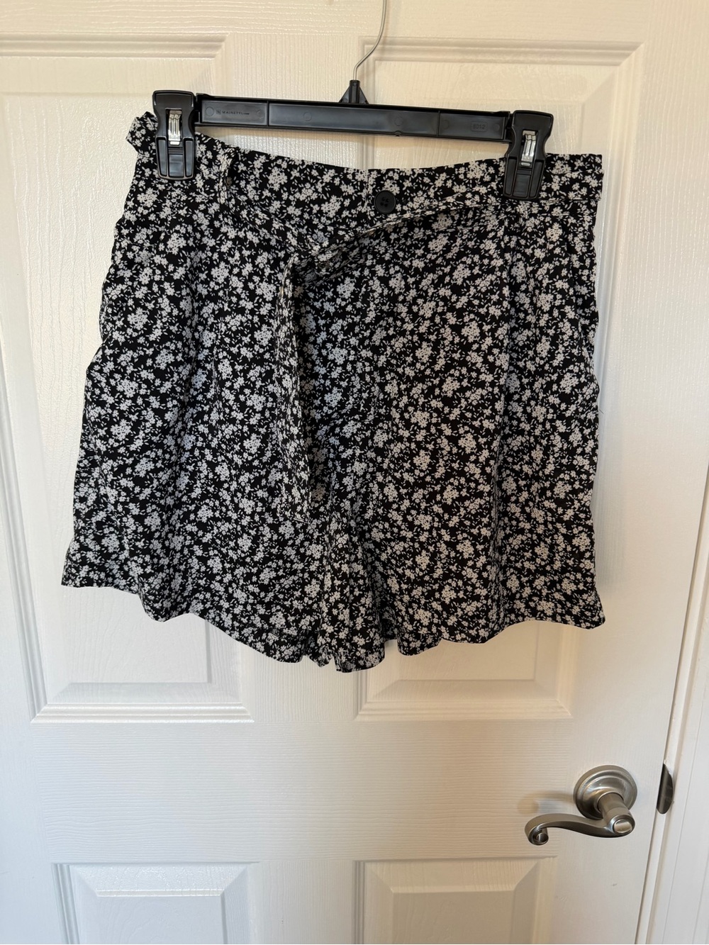 Vici Black & White Floral High-Waist Shorts